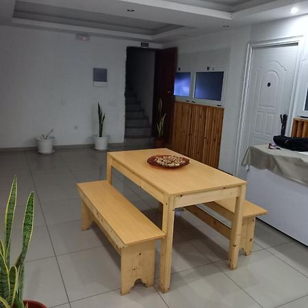 Pull Up Hostel Πράγια Εξωτερικό φωτογραφία